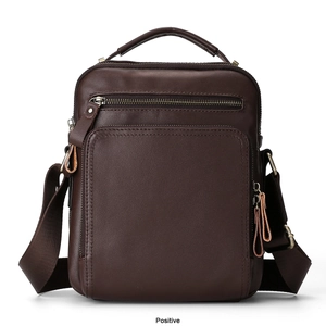 Borsa a tracolla in vera pelle marrone scuro con manico rinforzato e tasche con cerniera