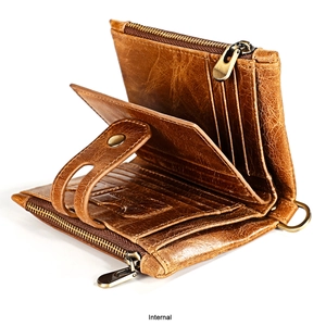 Vue interne du portefeuille en cuir marron avec double fermeture éclair et porte-cartes