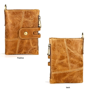 Vues avant et arrière d'un portefeuille vintage en cuir marron pour homme avec chaîne