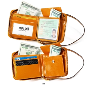 Λεπτομέρεια δερμάτινου πορτοφολιού RFID με θήκες καρτών και τσέπη κερμάτων