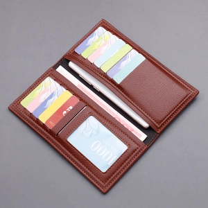 Portafoglio lungo in pelle marrone con grana litchi, fessure per carte e vano cellulare