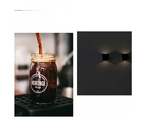 Elegante lampada da parete quadrata nera con doppia illuminazione su e giù stile moderno