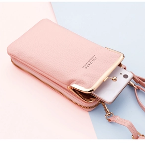 Dettaglio borsa porta cellulare rosa con texture in pelle litchi e chiusura bacio oro