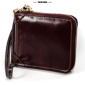 Détail du porte-monnaie vintage en cuir huilé avec fermeture éclair dorée