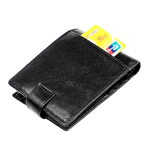 Λεπτομέρεια δερμάτινου RFID πορτοφολιού με φυσικούς πόρους και εξωτερικές θήκες