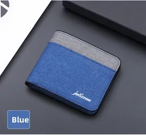 Vue détaillée de dessus d'un portefeuille bicolore bleu et gris en toile sur bureau
