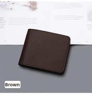 Dunkelbraune Slim Bifold Geldbörse für Herren aus Saffiano-Leder mit feiner Kreuzschraffur