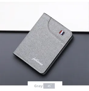 Portefeuille vertical en toile grise avec rayures tricolores et logo de marque argenté