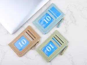 Détails des porte-cartes en cuir à motif crocodile et poche zippée pastel