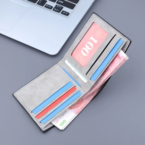 Portefeuille court gris pour homme avec plusieurs fentes pour cartes et compartiments