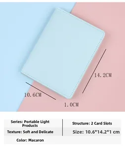 Dettaglio porta passaporto RFID azzurro con cuciture e dimensioni di 10,6x14,2x1 cm