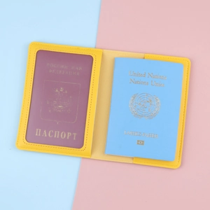Custodia sottile per passaporto in pelle gialla con protezione RFID e tasche interne