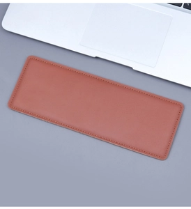 Détail du protège-permis de conduire en cuir véritable brun-rouge avec surpiqûres