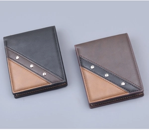 Portefeuille pour hommes avec design patchwork bicolore et rivets décoratifs