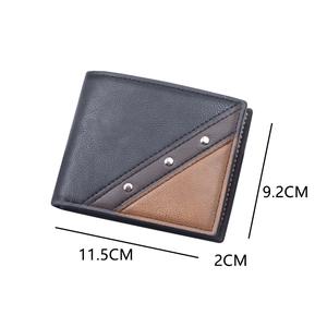 Portefeuille pour homme en cuir noir avec design patchwork et rivets métalliques élégants