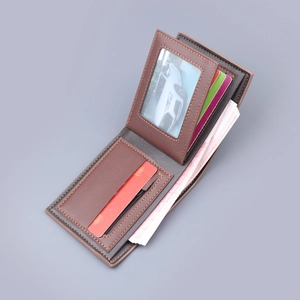 Herren-Brieftasche aus braunem Leder mit Kartenfächern und ID-Fenster