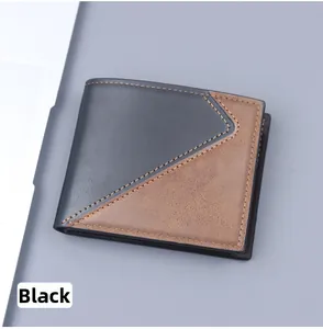 Detail van herenportemonnee met contraststiksels en zwart-bruine lederen afwerking