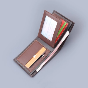 Portefeuille pour homme en cuir marron foncé avec plusieurs emplacements pour cartes