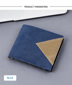 Dettaglio portafoglio uomo in tela blu con patchwork a triangolo beige e finiture di cucitura