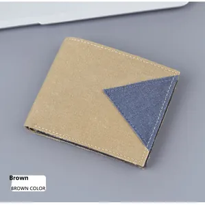 Detailansicht der Herrenbrieftasche aus khakifarbener Leinwand mit blauen Akzenten