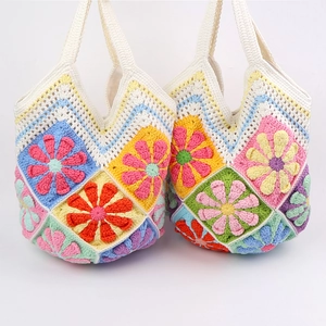 Sac fourre-tout au crochet avec fleurs marguerites 3D colorées et carrés granny