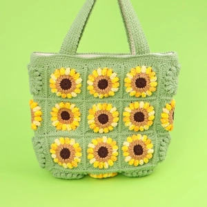 Borsa a tracolla verde fatta a mano all'uncinetto con motivi di girasoli