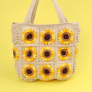 Borsa tote all'uncinetto fatta a mano con motivo girasole 3D su sfondo giallo