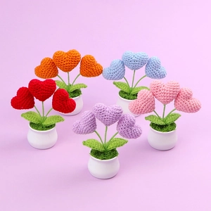 Pianta In Vaso Cuore All'uncinetto Fiori In Maglia Di Filato Decorazione Da Scrivania Regalo Ornamentale Carino Estetica Ufficio