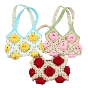 Sac à main crocheté fait main avec motif camélia 3D et fermeture à bouton en bois