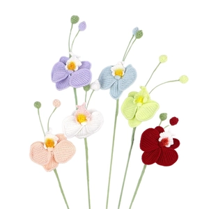 Bouquet d'orchidées au crochet fait main avec six fleurs colorées et tiges flexibles