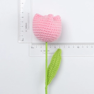 Pink handmade crochet tulip flower measurement showing 5cm width and 13cm length
