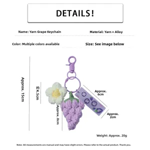 Détails et dimensions du porte-clés raisin au crochet violet avec petites fleurs