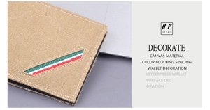 Détail du portefeuille en toile kaki avec bande tricolore et coutures blanches fines