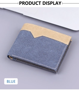 Vue détaillée du portefeuille en toile montrant le patchwork bleu et kaki cousu