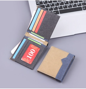 Vue détaillée du portefeuille en toile avec fentes pour cartes multicolores et fenêtre ID