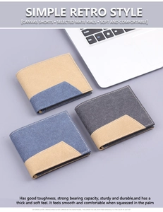 Trois portefeuilles en toile kaki, bleu denim et gris sur un bureau avec ordinateur