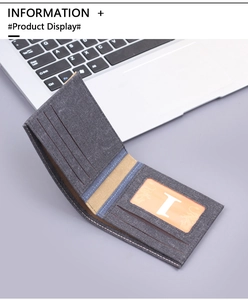 Détail de l'intérieur du portefeuille en toile grise avec fentes pour cartes et fenêtre ID