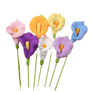 Bouquet de callas fait main au crochet avec 7 fleurs tricotées pour décoration intérieure
