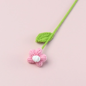 Flor de ganchillo rosa hecha a mano con hoja verde para accesorios de ropa y decoración DIY