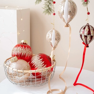 Décorations de sapin de Noël de 15cm en champagne et rouge avec pendentifs ballons