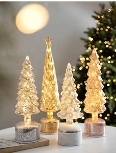 Lot de 4 sapins de Noël en verre lumineux or argent et blanc avec éclairage LED chaud