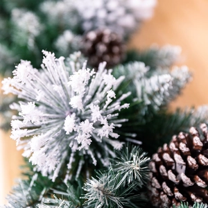 Luxury 2.7m snow-flocked Christmas garland with pine needles and natural pine cones