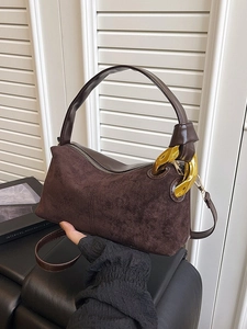 Borsa a Spalla in Finta Pelle Scamosciata Retro Donna Grande Capacità Marrone Caffè Cucitura in Pelle Anello di Metallo Oro Borsa
