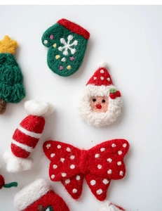 Detailset aus Weihnachts-Wollfilz-Ornamenten mit Nikolaus, Baum und Zuckerstangen-Zubehör