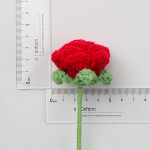 Detailed measurement of a handmade crochet red rose showing the 5cm flower head width