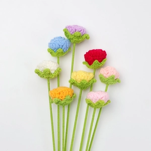 Handmade crochet rose bouquet with colorful yarn flowers for Valentine’s Day gifts