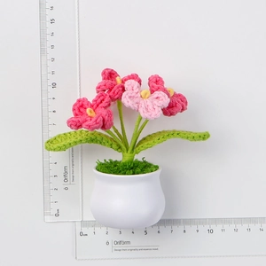 Detailed scale view of a pink handmade crochet flower pot, measuring 10.5cm in height
