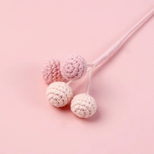 Ramo di bacche rosa fatto a mano all'uncinetto per decorazioni casa e regali