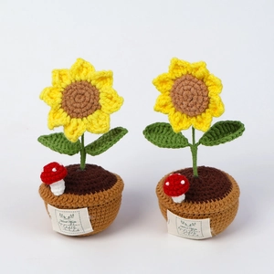 Girasole all'uncinetto fatto a mano in vaso con fungo e etichetta Hand Made