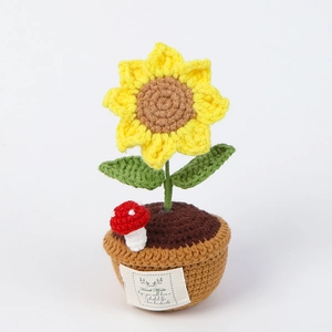 Dettaglio della trama all'uncinetto di girasole e fungo fatti a mano in vaso
